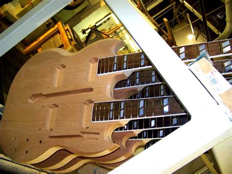 Gibson Guitar Factory Tour Insider's Guide | Electric Herald