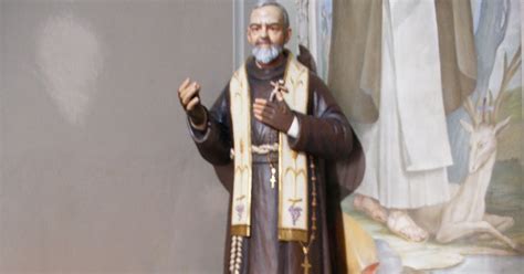 Mystics of the Church: Padre Pio -The Saint who wore gloves