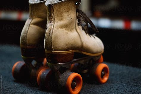 «Pair Of Vintage Roller Skates Sit On Counter» del colaborador de Stocksy «Tana Teel» - Stocksy