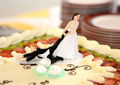 Wedding Cake Fight Stock Photos, Pictures & Royalty-Free Images - iStock