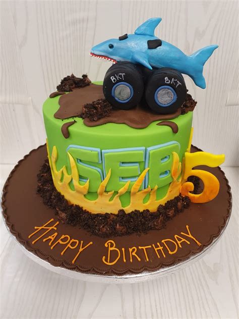 Monster truck theme cake – Ravens Bakery