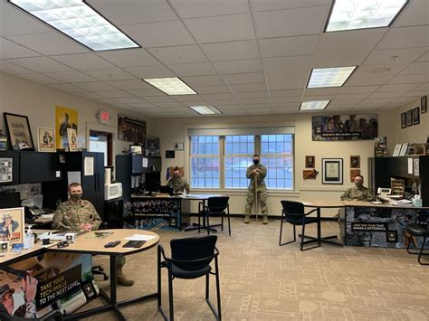 Army Recruiting Embraces Social Media — Granite State News Collaborative