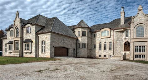 Massive Wisconsin mansion near Green Bay Packers QB Aaron Rodgers' home up for auction without ...