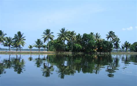 Travel World Blog: VEMBANAD LAKE