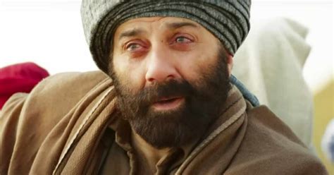 Gadar 2 Star Sunny Deol Breaks Down After Crowd Cheers For Him, Reacts ...