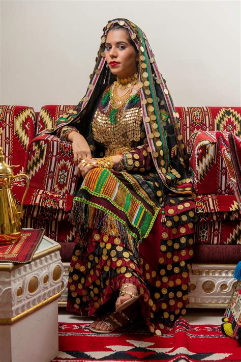 Top 107+ saudi traditional dress super hot - stylex.vn