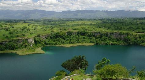 Crater lakes tours in Fort portal | Uganda Safaris Tours | Uganda