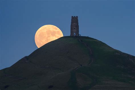 Wallpaper : nature, landscape, moonlight, Super Blood Moon, night, tower, ruin, hill ...