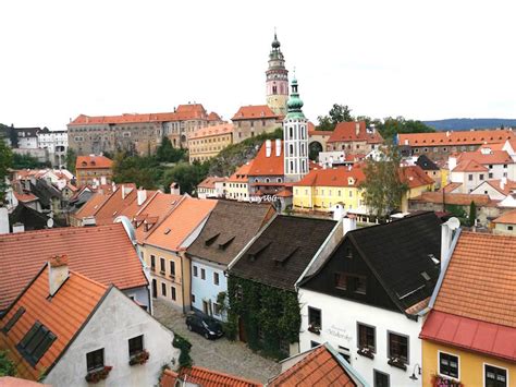 Best Small Towns Europe: Cesky Krumlov in Czech Republic | luxuryvolt.com