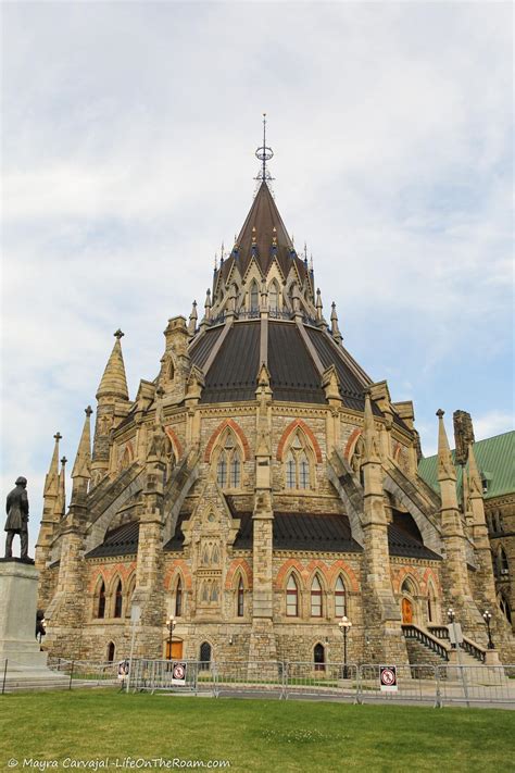 The Parliament Hill Buildings in Ottawa: its History and Fantastic ...