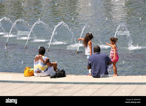 National World War II Memorial and fountain, Washington DC, USA Stock ...