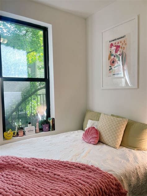 Cute bedroom ! | College dorm room decor, Dorm room decor, Room ...