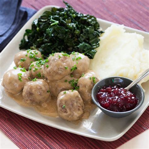 Recipe: Swedish Meatballs & Braised Kale with Lingonberry Jam & Creamy Mashed Potatoes - Blue Apron