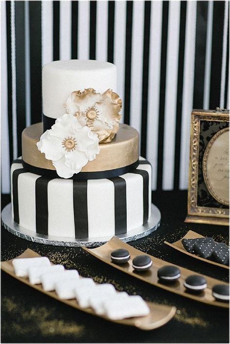 Black and white wedding cake with gold accents | Deer Pearl Flowers