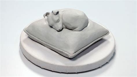 Create a dog sculpture with air drying clay – Mont Marte