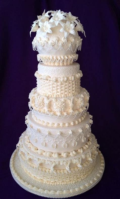 Royal icing wedding cake - Decorated Cake by Cake Garden - CakesDecor