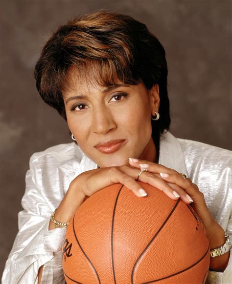 Robin Roberts Inducted Into Women's Basketball Hall of Fame