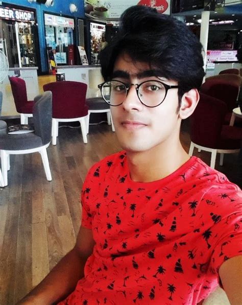 Rishabh Jaiswal Age: Wiki, Height, Biography, Family, Wife, Net Worth ...