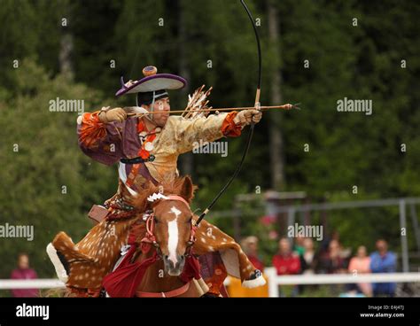 Hirokazu Umezawa taking aim in the traditional Japanese Yabusame ...