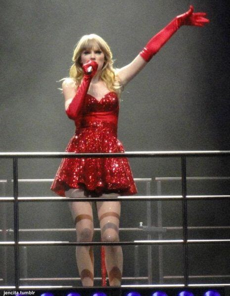 Taylor singing 'We Are Never Ever Getting Back Together' on the #RedTour | Taylor swift style ...