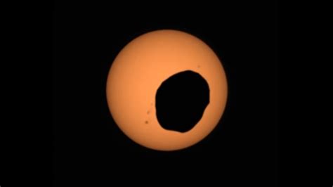 Observing the Unique Mars Eclipse: NASA's Rover Captures Rare Phenomenon - Archyde