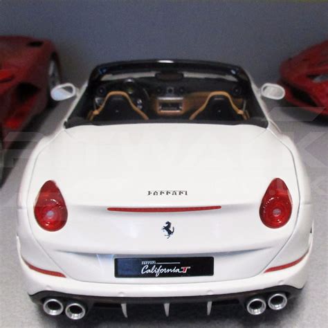 Ferrari California White Signature Series Diecast Model Car 1:18 Scale ...