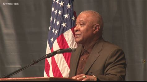 MLB Hall of Famer Ozzie Smith speaks at Mercer Classic | 13wmaz.com