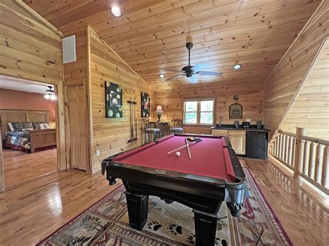 Three Bedroom, Three Bath Log Cabin near Bryson City, NC with hot tub ...