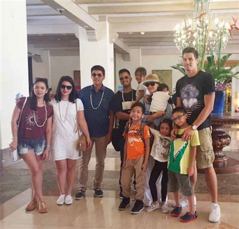 Vic Sotto and family go on a vacation in Cebu - TWIFLE