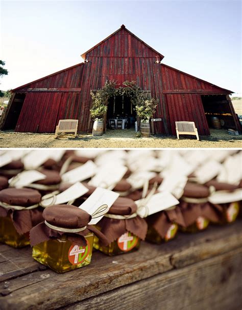 Kara + Seth’s Fall Barn Wedding | Real Wedding