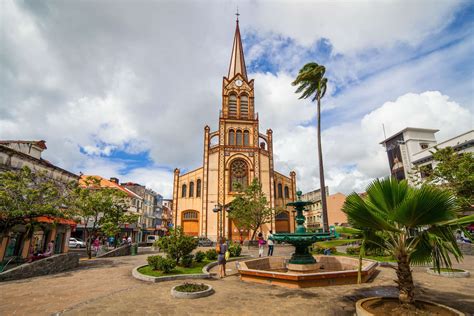 Kathedrale St. Louis in Fort-de-France, Martinique | Franks Travelbox