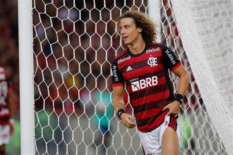 David Luiz dá lição de humildade e vídeo alcança mais de 2 milhões de visualizações; assista