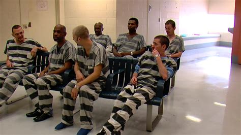 New lawsuit claims Hamilton County Jail's overcrowding violates inmates' rights | WKRC