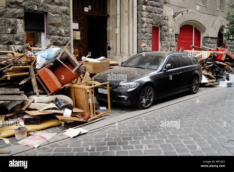 Thrown out of the car hi-res stock photography and images - Alamy