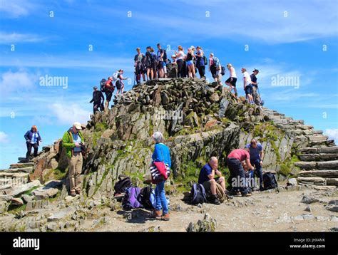 Summit of mount snowdon hi-res stock photography and images - Alamy