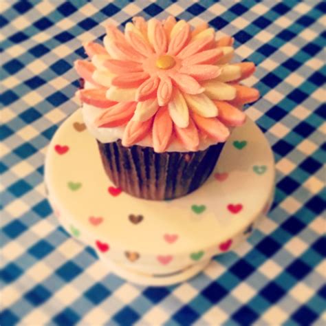 Decorating Cupcakes With Fondant Flowers – Two Birds Home