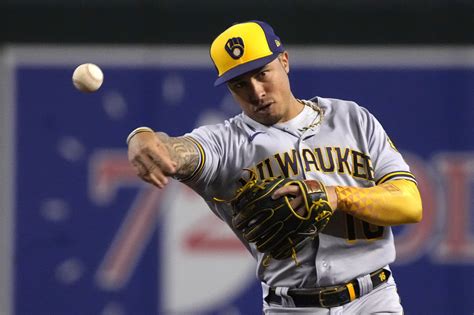 4 Takeaways from Brewers Kolten Wong trade with Mariners