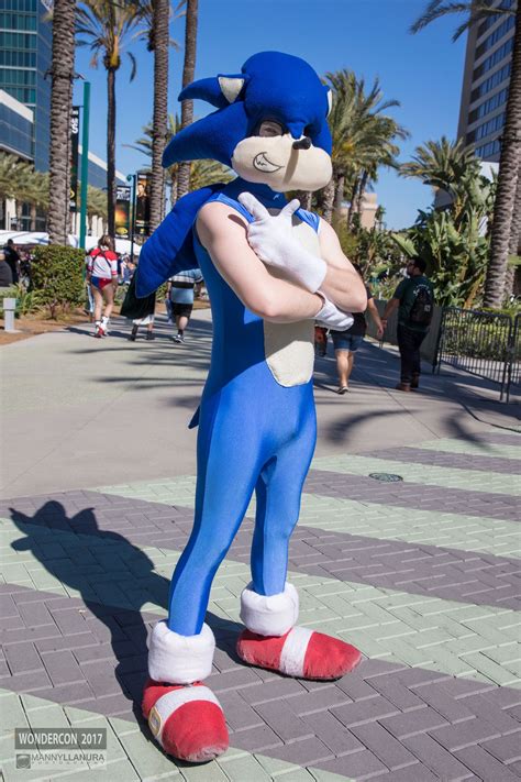 Wondercon 2017 Cosplay Sonic the Hedgehog