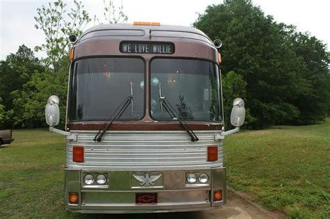 Willie Nelson's tour bus