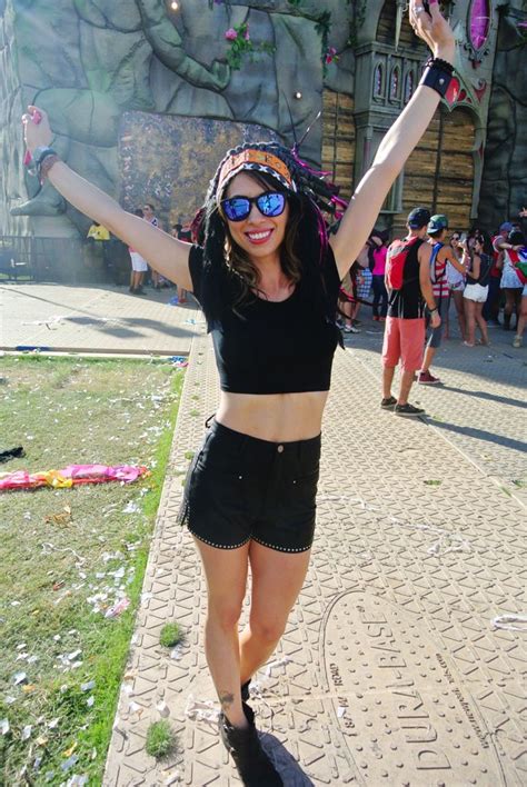 TomorrowWorld festival fashion #streetstyle More Music Festival Stuff ...