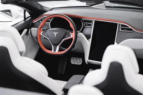 Tesla Model S diventa cabriolet a Modena - Elettrico - Automoto.it