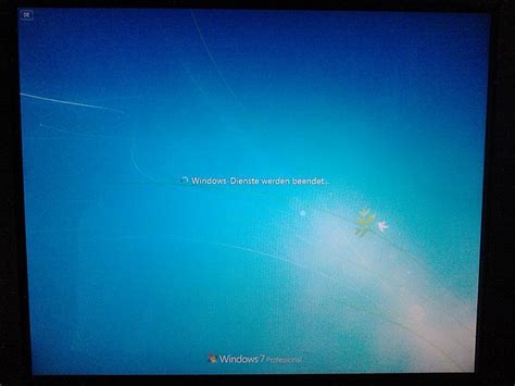 How can I display additional boot and shutdown information on the Windows 7 welcome screen ...