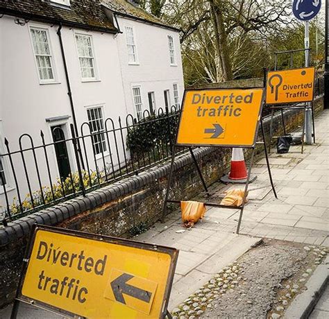 'Bizarre' Cambridge diversion signs confuse drivers - BBC News