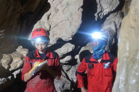 Mapala UI Mendata Puluhan Gua Baru di Pedalaman Pulau Seram | Masyarakat Speleologi Indonesia