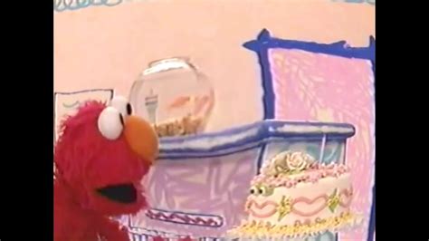 Elmo's World - Singing Happy Birthday to Dorothy - YouTube