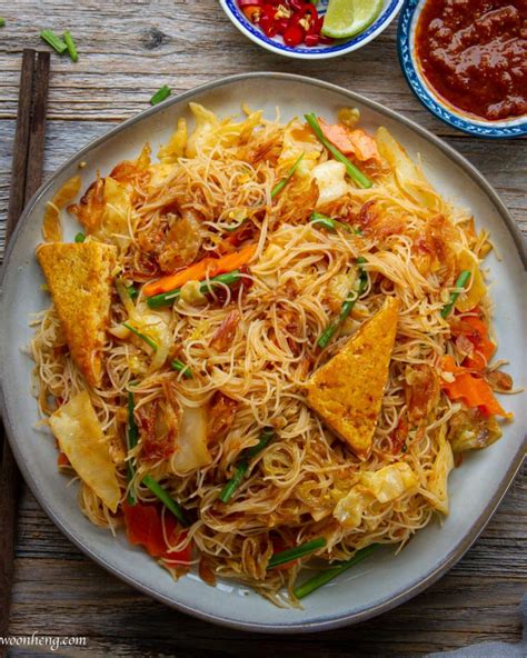 Spicy and Tangy Easy vegan Mee Siam you need - WoonHeng