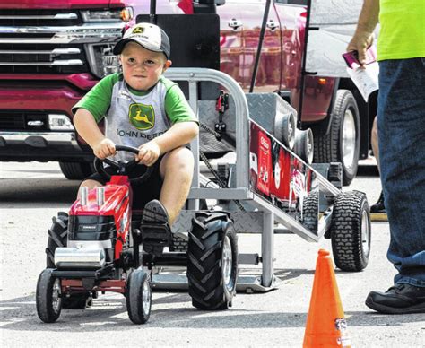 Pulling for the trophy at the Allen County Fair - LimaOhio.com