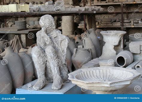 Ruins in Pompeii editorial stock image. Image of excavated - 59060309