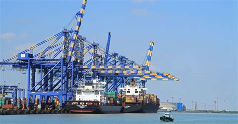 Adani to invest Rs 6,000 crore in Mundra Port