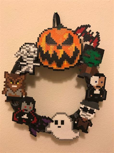 Halloween Perler Bead Wreath | Crafty Amino